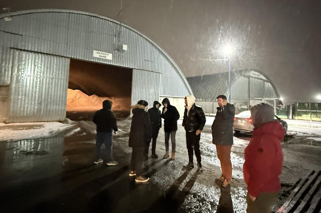 Primarul Sectorului 1, George Tuță, a reluat amenințările la adresa companiei de salubritate Romprest, după o noapte de dezăpezire dificilă în Capitală