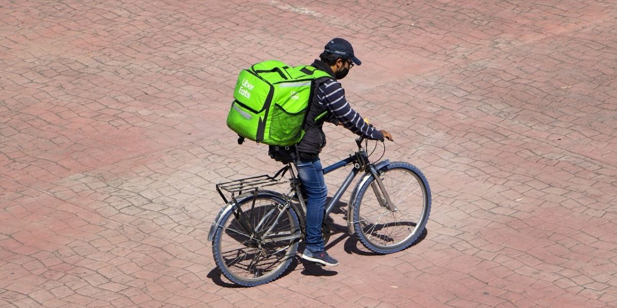 uber-eats-livrare-mancare-e1620749330587.jpg - JurnalUrban