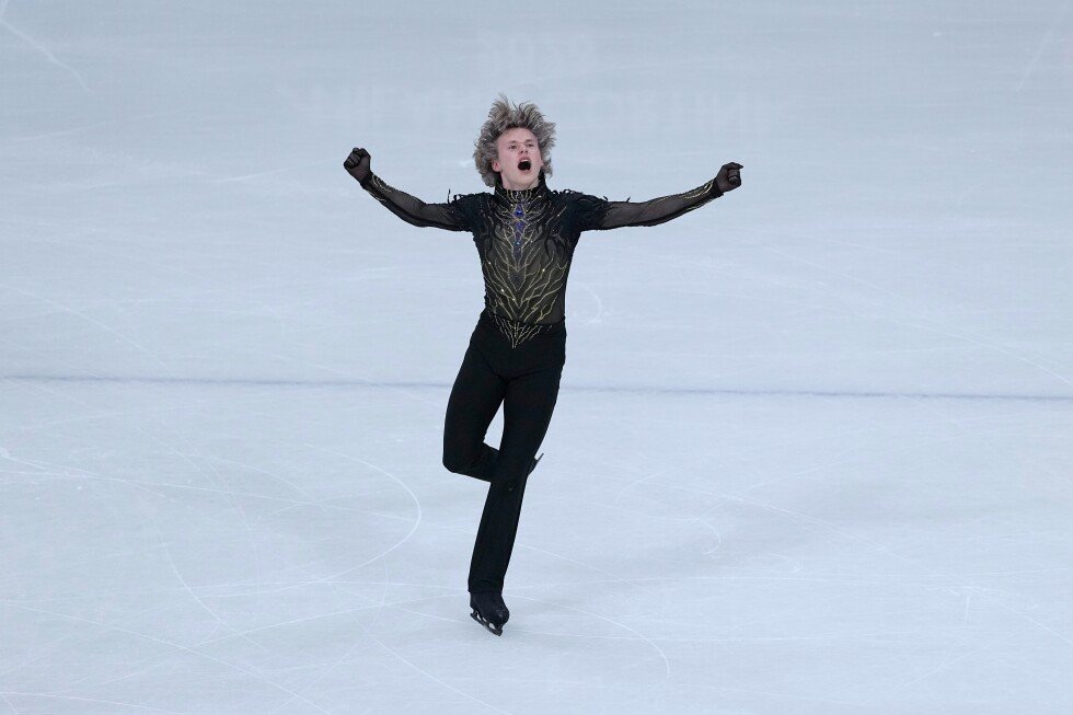 Ilia Malinin aduce aurul pentru Statele Unite la Jocurile Olimpice de la Milano-Cortina Ilia Malinin a devenit eroul americilor la Jocurile Olimpice de la Milano-Cortina, aducând aurul în competiția de patinaj artistic, cu o performanță strălucitoare