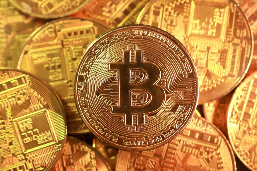 Maturitatea pieței crypto este în plină transformare, iar evoluțiile din ultimele luni confirmă faptul că, în ciuda optimismului de până acum, criptomonedele nu sunt imune la realitățile economice globale