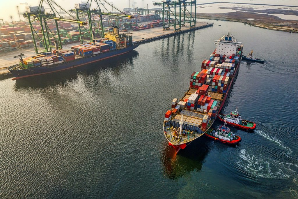 Inovație majoră pentru transportul naval și nu numai: sistem revoluționar pentru obținerea de combustibil din apă de mare O echipă de cercetători din Marea Britanie a anunțat dezvoltarea unui sistem inovator care promite să transforme radical modul în care navele și vehiculele pot fi alimentate în viitor
