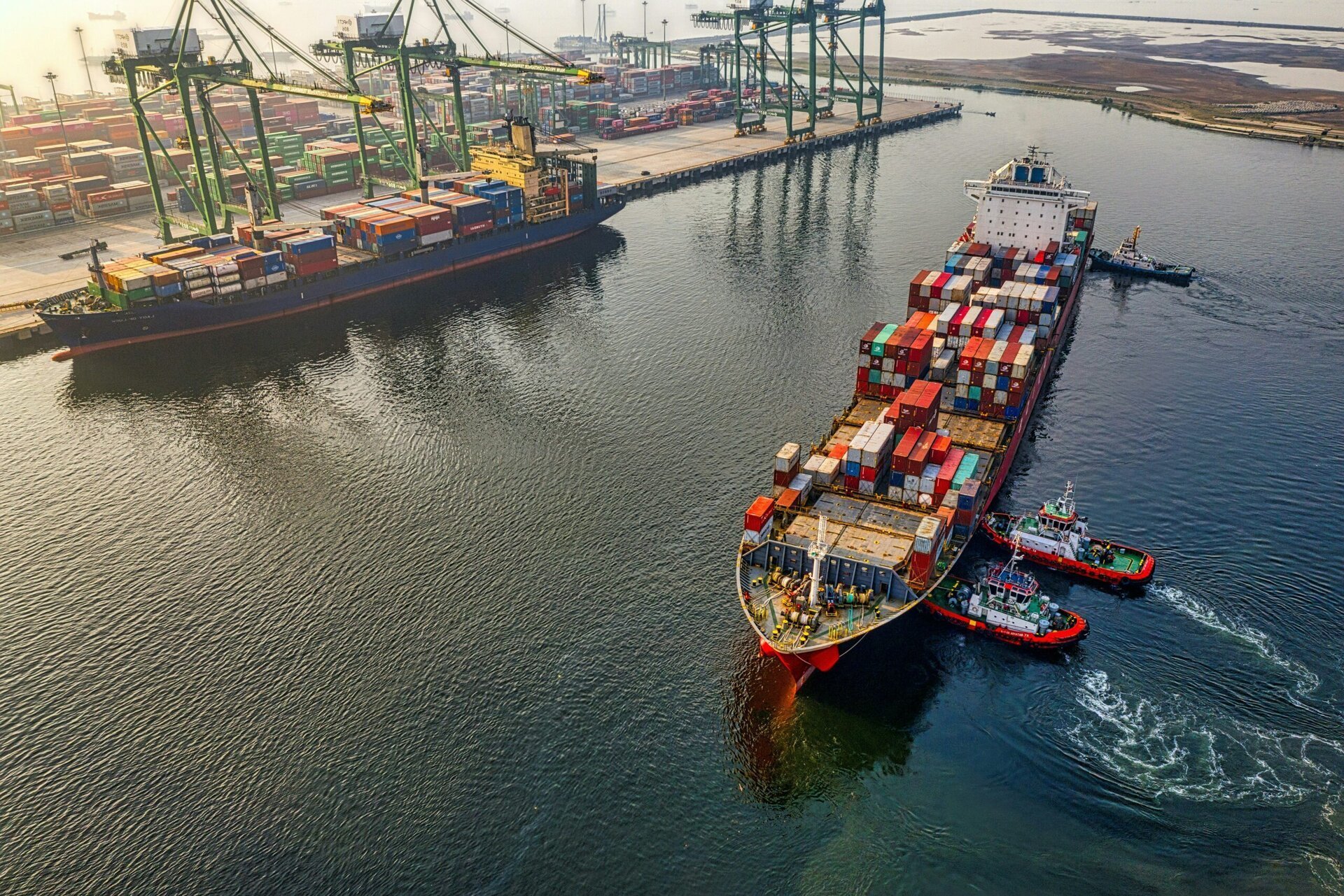 Inovație majoră pentru transportul naval și nu numai: sistem revoluționar pentru obținerea de combustibil din apă de mare O echipă de cercetători din Marea Britanie a anunțat dezvoltarea unui sistem inovator care promite să transforme radical modul în care navele și vehiculele pot fi alimentate în viitor