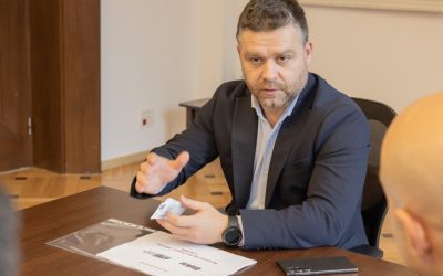 „Vorba lungă, sărăcia Bucureștiului”. Ciucu: Peste 95% dintre autobuzele Otokar indisponibile vor fi repuse pe traseu în două luni