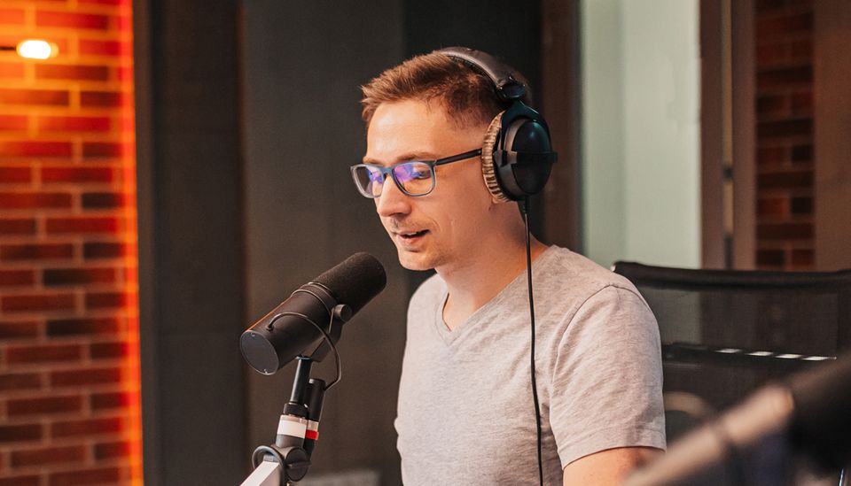 Radio-urile europene caută soluții alternative în fața costurilor crescute și a platformelor de streaming În contextul presiunii financiare tot mai mari asupra posturilor de radio și a dependenței de platforme de streaming non-europene, o companie elvețiană propune o soluție suverană pentru radiodifuziune