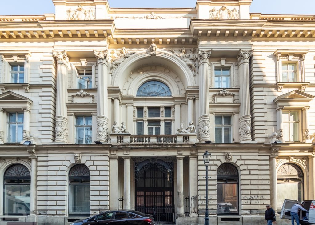 Reabilitarea Palatului Dacia, amânată din nou: Lucrările ar putea începe în câteva săptămâni Primăria Capitalei a obținut finanțare europeană de 14,3 milioane de euro pentru reabilitarea Palatului Dacia, monument istoric situat în centrul Bucureștiului