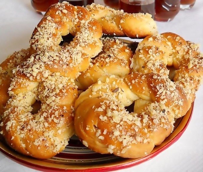Mucenicii, între credință și tradiție culinară: Rețete pentru sărbătoarea de 9 martie Mucenicii, simbol al renașterii și al sacrificiului, marchează în calendarul ortodox ziua de 9 martie, onorând memoria celor 40 de soldați creștini din Sevastia