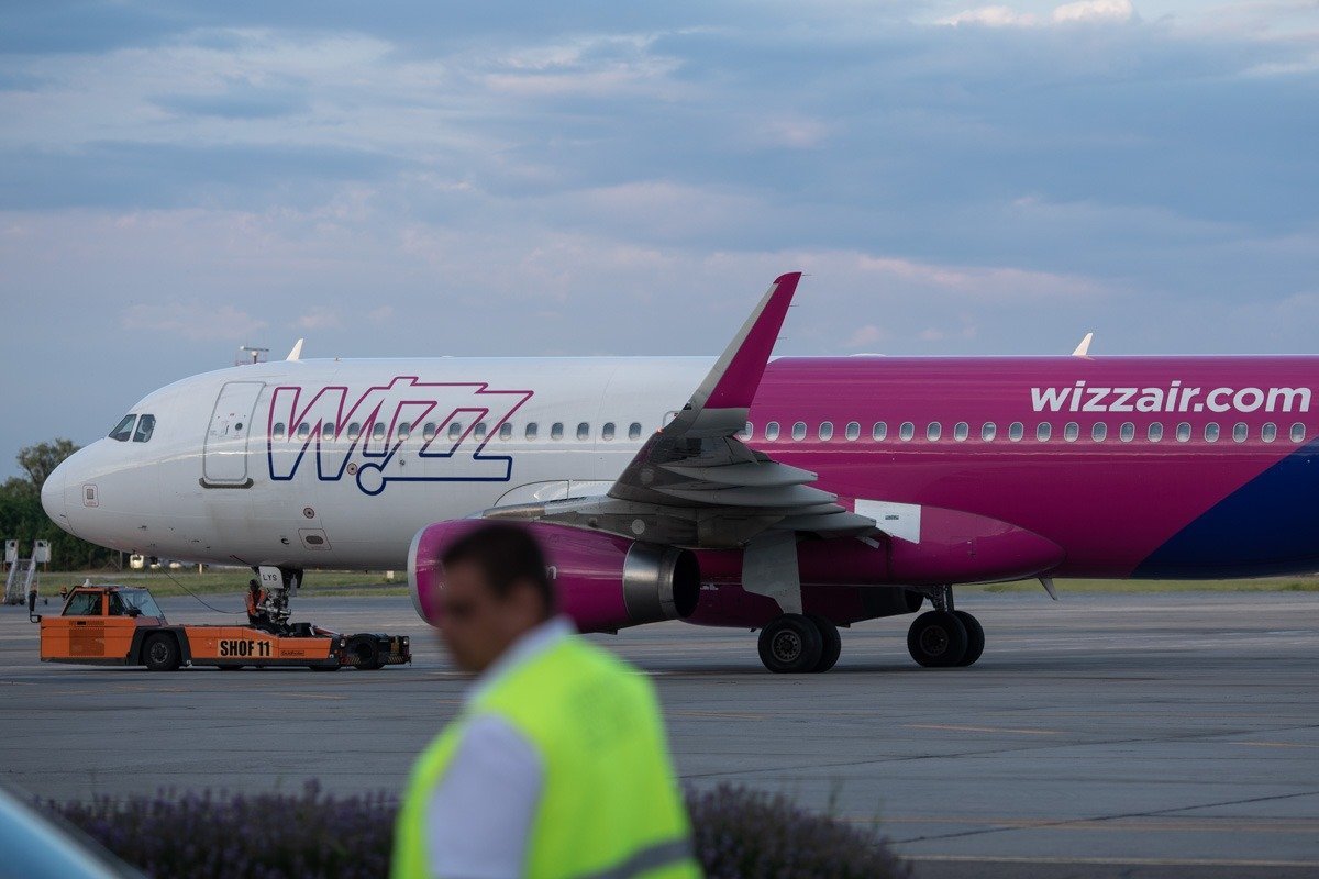 Wizz Air prelungește suspendarea zborurilor către și dinspre mai multe destinații Compania aeriană Wizz Air a anunțat joi prelungirea suspendării zborurilor către și dinspre mai multe destinații populare