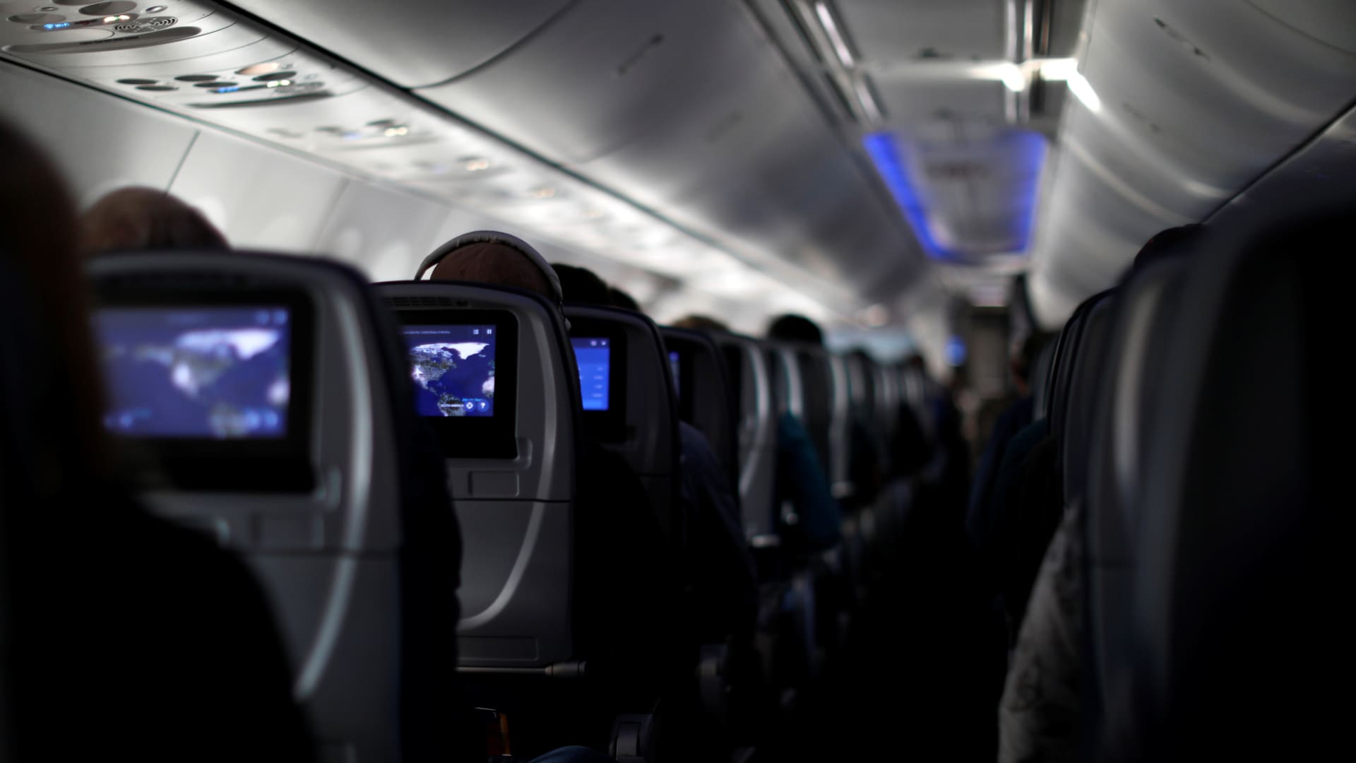Delta Air Lines se aliază cu Amazon pentru internet de mare viteză în avioane Delta Air Lines va oferi internet de mare viteză pasagerilor săi prin intermediul unei colaborări cu Amazon