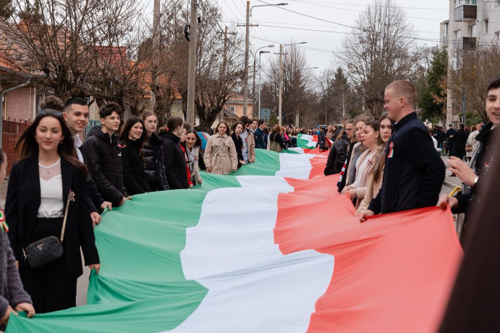Președintele Ungariei, prezent la manifestările dedicate Zilei Maghiarilor de Pretutindeni la Târgu Secuiesc Mii de persoane au participat, duminică, la evenimentele organizate în municipiul Târgu Secuiesc cu ocazia Zilei Maghiarilor de Pretutindeni