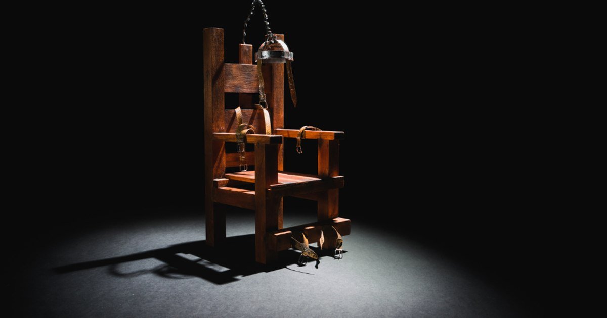 Guvernatoarea din Alabama salvează un condamnat de la execuție, cu ore înainte de sentință București, România – Charles “Sonny” Burton, un bărbat de 75 de ani condamnat în 1991 pentru un jaf soldat cu o crimă, a scăpat de execuție