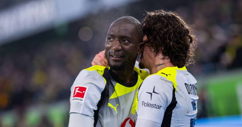 Dortmund – Augsburg: Duel incendiar în Bundesliga, fără Guirassy în atac și cu un tânăr în defensivă Borussia Dortmund întâmpină astăzi, pe teren propriu, pe FC Augsburg într-un meci cu miză importantă în Bundesliga