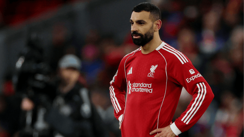 Starul lui Liverpool, Mohamed Salah, pe punctul de a părăsi Anfield? Oportunitatea financiară și tentația Arabiei Saudite Liverpool se confruntă cu o dilemă majoră legată de viitorul unuia dintre cei mai importanți jucători ai săi: atacantul egiptean Mohamed Salah