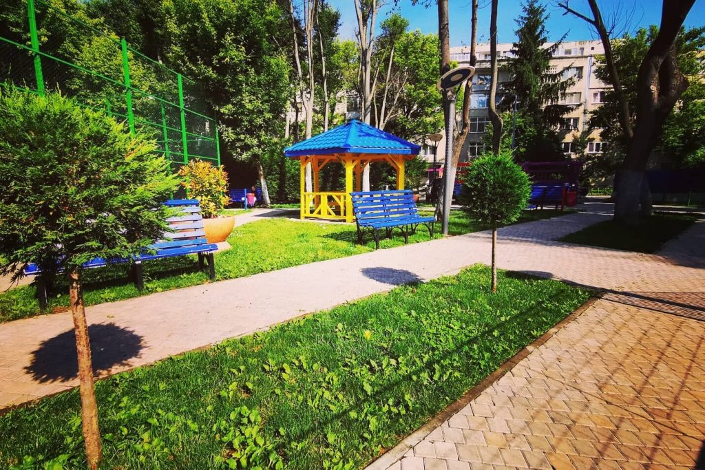 Foișoare stradale la preț de lux: 59.000 de euro bucata pentru sectorul 4 Primăria Sectorului 4, prin compania Totul Verde, intenționează să investească masiv în amenajarea spațiului public