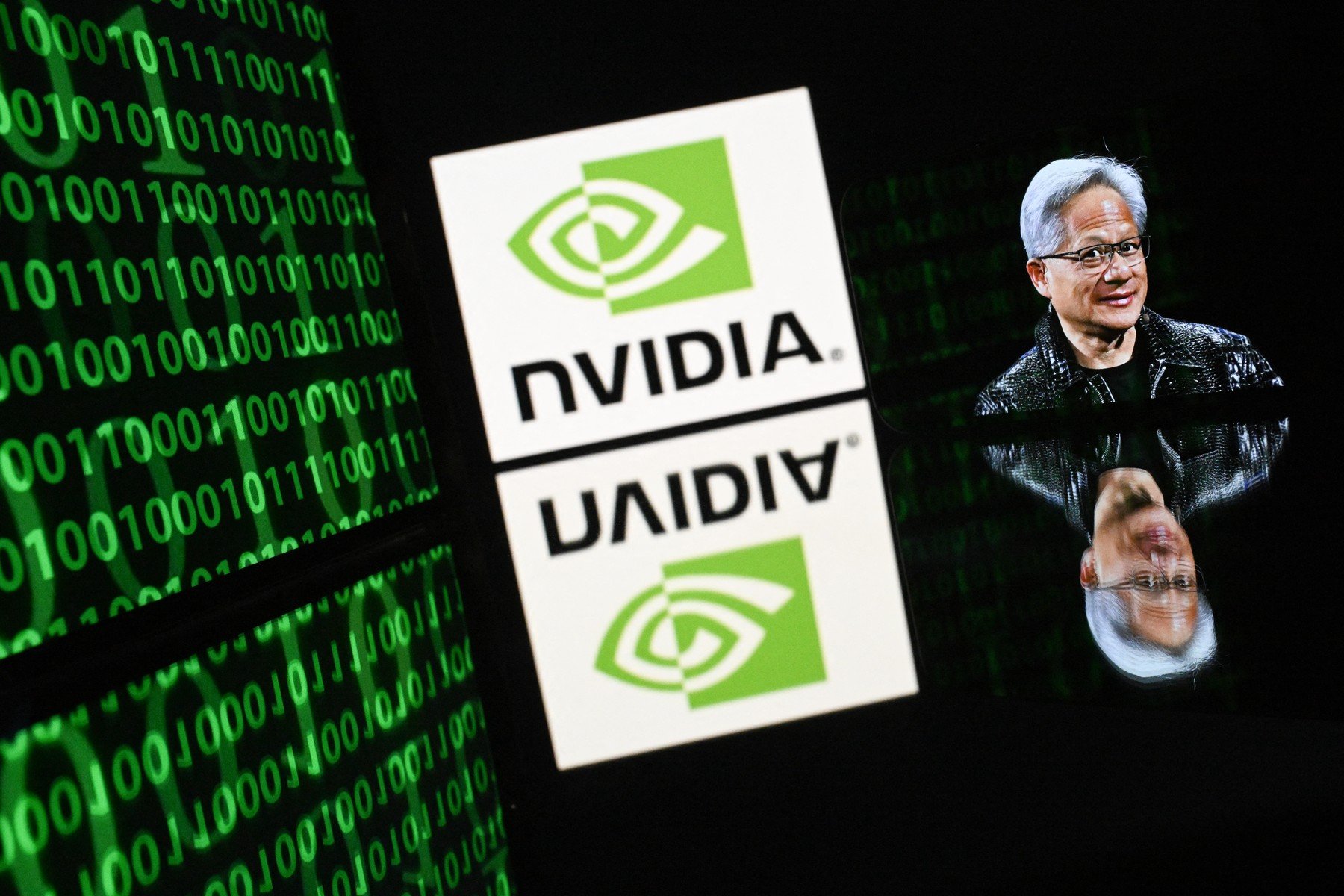 Nvidia: CEO-ul Jensen Huang susține că a fost atins nivelul AGI Directorul executiv al Nvidia, Jensen Huang, a stârnit dezbateri aprinse în cadrul unui podcast, lansând o afirmație îndrăzneață cu privire la progresele companiei în domeniul inteligenței artificiale
