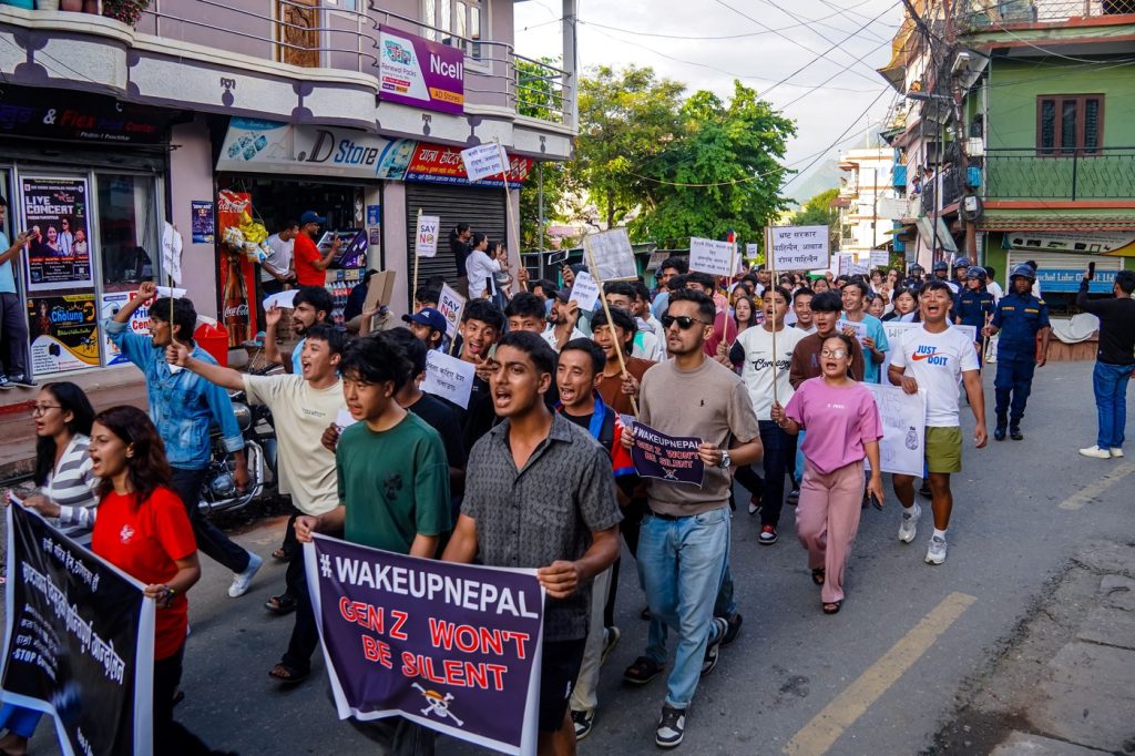 Fostul premier al Nepalului, arestat. Poliția anchetează decesele din timpul protestelor