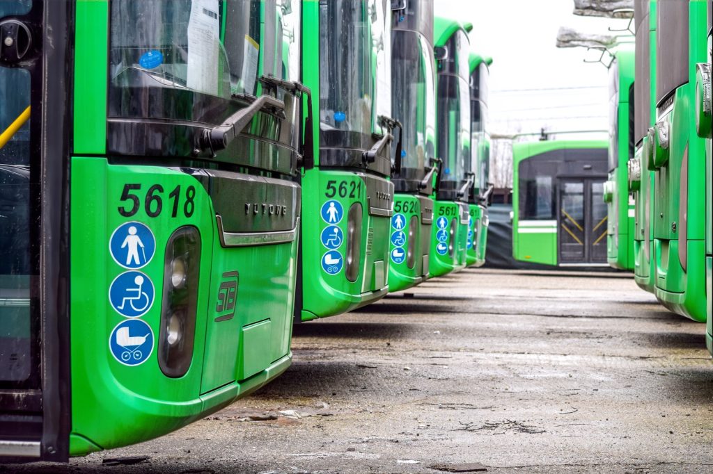 Noi troleibuze chinezești, cu tehnologie modernă, intră în circulație în București