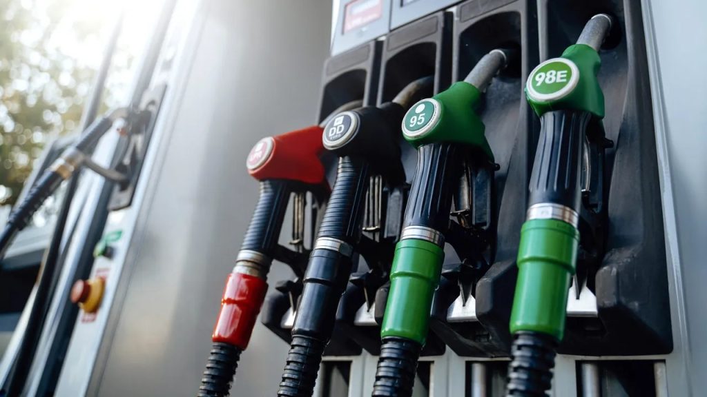 Motorina, posibil mai ieftină la pompă: Guvernul analizează reducerea accizei Guvernul ia în calcul o intervenție majoră pe piața carburanților, vizând reducerea accizei la motorină, în contextul scumpirilor accentuate din ultimele luni