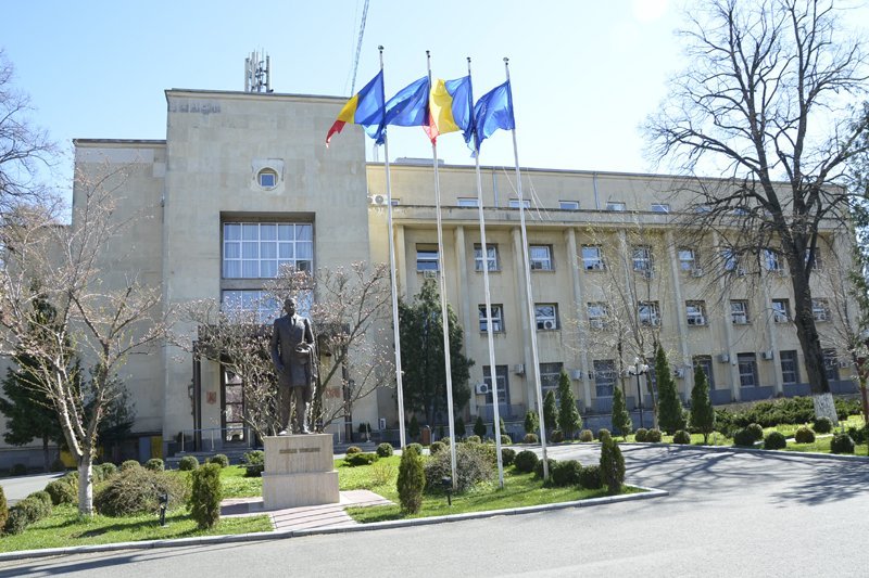 Repatrierea cetățenilor români din zonele de conflict, suspendată temporar Ministerul Afacerilor Externe (MAE) a anunțat, duminică seară, că operațiunile de repatriere a cetățenilor români din zonele afectate de conflictul din Orientul Mijlociu sunt „imposibile în această etapă”