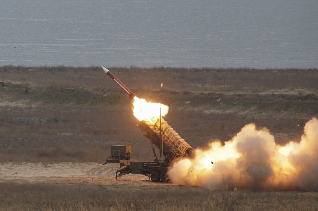 Pentagonul face presiuni pentru creșterea producției de muniții, pe fondul conflictului din Orientul Mijlociu Departamentul american al Apărării solicită companiilor militare din Statele Unite să accelereze producția de muniții, inclusiv rachete antiaeriene, ca răspuns la diminuarea stocurilor generate de conflictul din Orientul Mijlociu