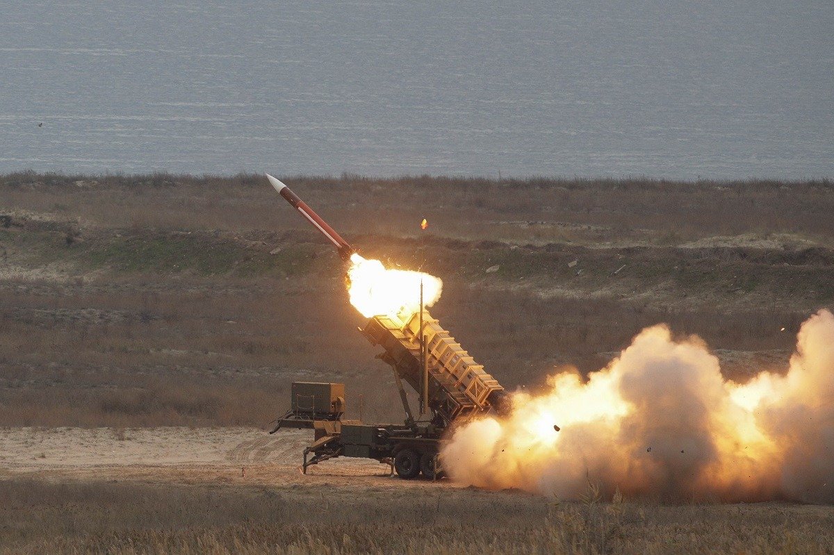 Pentagonul face presiuni pentru creșterea producției de muniții, pe fondul conflictului din Orientul Mijlociu Departamentul american al Apărării solicită companiilor militare din Statele Unite să accelereze producția de muniții, inclusiv rachete antiaeriene, ca răspuns la diminuarea stocurilor generate de conflictul din Orientul Mijlociu