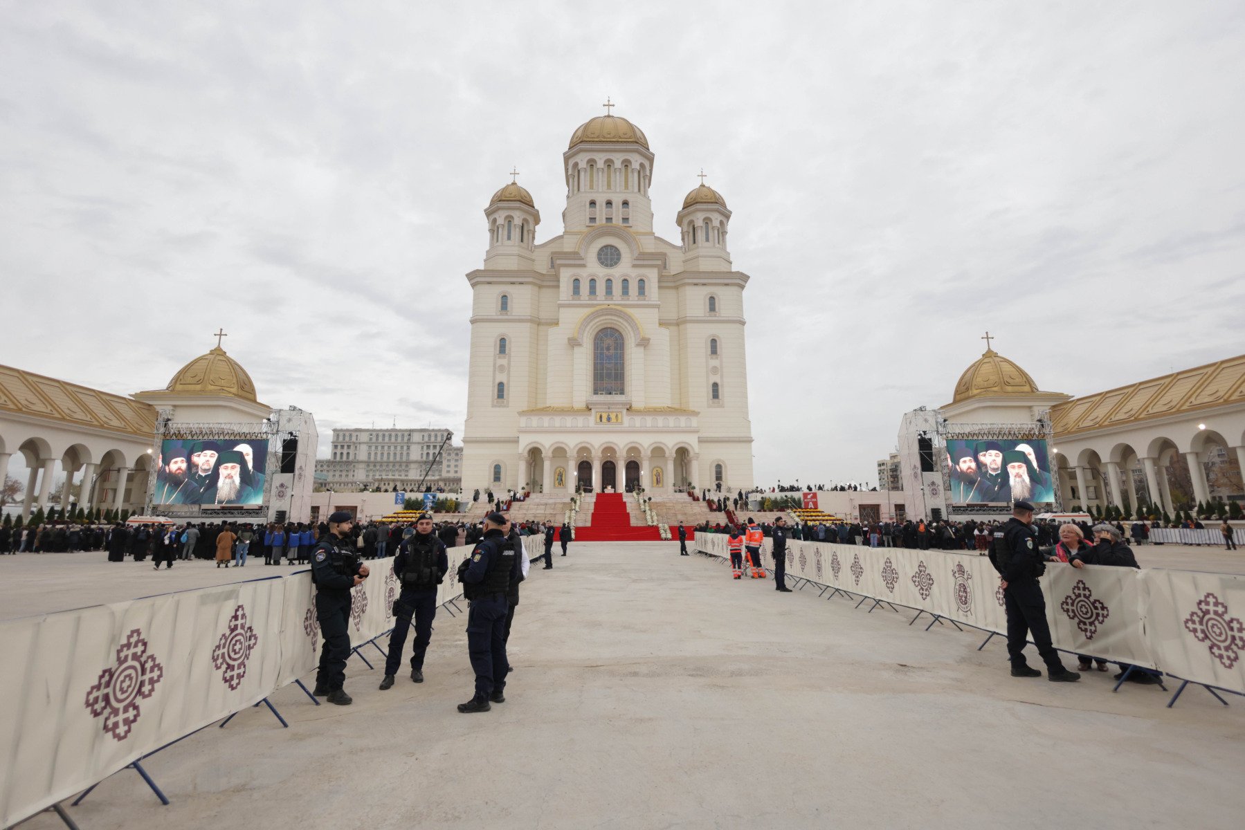 Patriarhul Daniel face apel la continuarea lucrărilor de la Catedrala Națională Patriarhul Bisericii Ortodoxe Române, Daniel, a făcut un apel la credincioși duminica aceasta, îndemnându-i să sprijine financiar finalizarea lucrărilor de pictură în mozaic ale Catedralei Naționale
