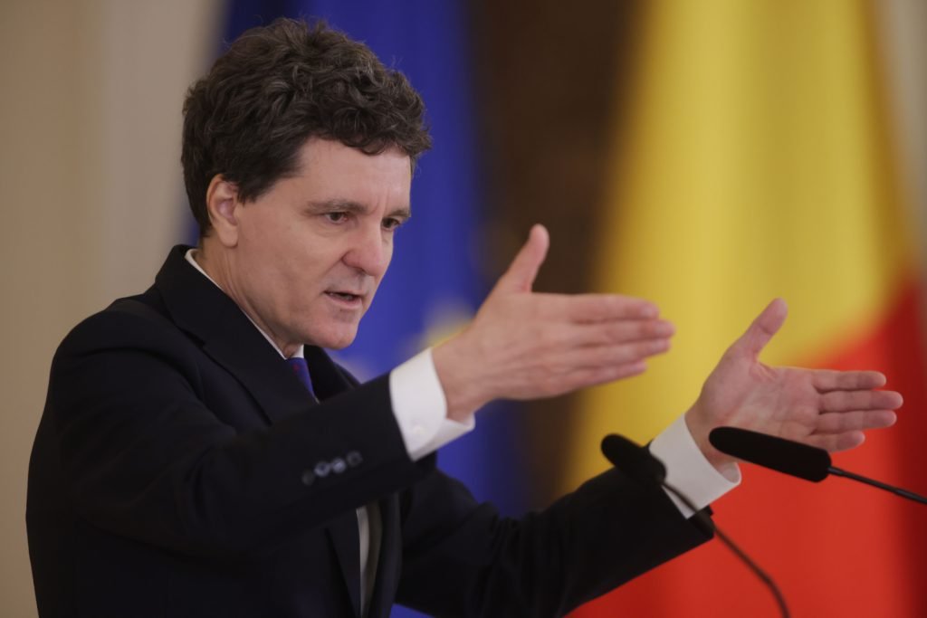 Nicușor Dan: Raționalizarea carburanților, exclusă „pe orizontul imediat” Primarul general al Capitalei, Nicușor Dan, a transmis joi seară o serie de declarații de presă, în cadrul cărora a abordat diverse subiecte de interes public