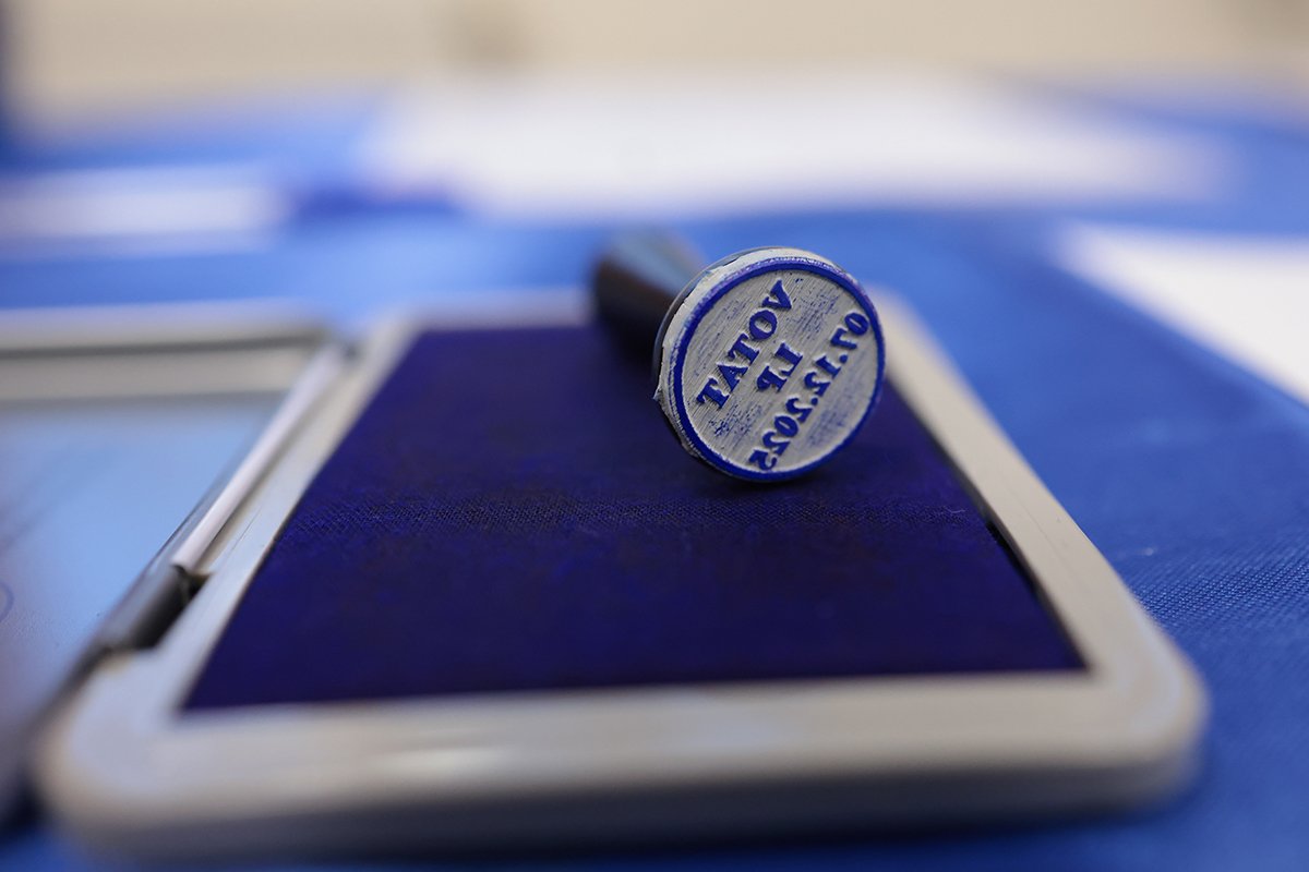 Tensiuni în coaliție: PSD și AUR se coalizează împotriva guvernului Conflictul mocnit din interiorul coaliției de guvernare a explodat miercuri, odată cu declarațiile dure ale unor membri PSD și reacția vehemente a deputatei AUR, Ramona Ioana Bruynseels