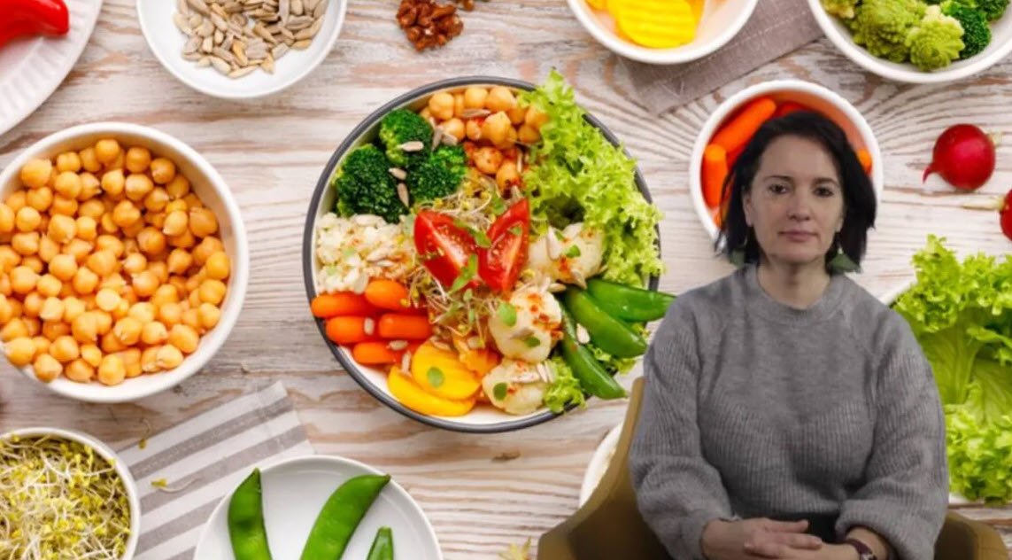 Ciocolata, un aliat neașteptat în momentele dificile: Ce recomandă nutriționiștii În perioadele de stres sau supărare, o bucată de ciocolată poate părea mai înțelegătoare decât orice altceva, sugerează specialiștii