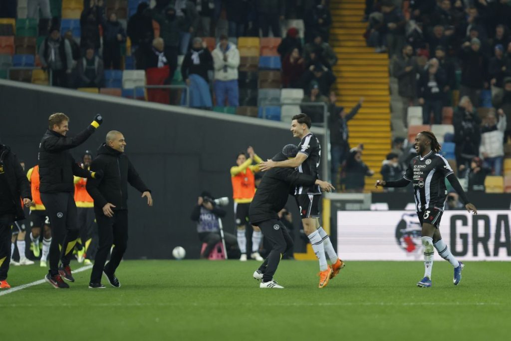 Udinese învinge Genoa într-un meci spectaculos, scor 2-0 GENOVA – Udinese a reușit o victorie importantă pe terenul lui Genoa, încheind meciul cu scorul de 2-0