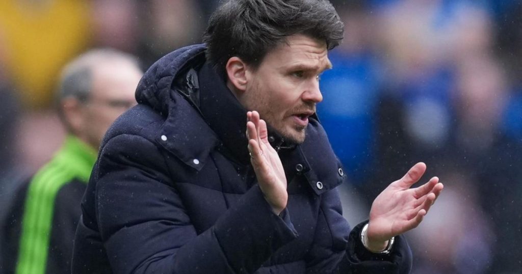 Rangers, marcați de scandal după eșecul din Cupă: Antrenorul Danny caută soluții și speră la o revenire Glasgow, Scoția – Eșecul suferit de Rangers în meciul din Cupă, presărat cu incidente neplăcute, a lăsat urme adânci