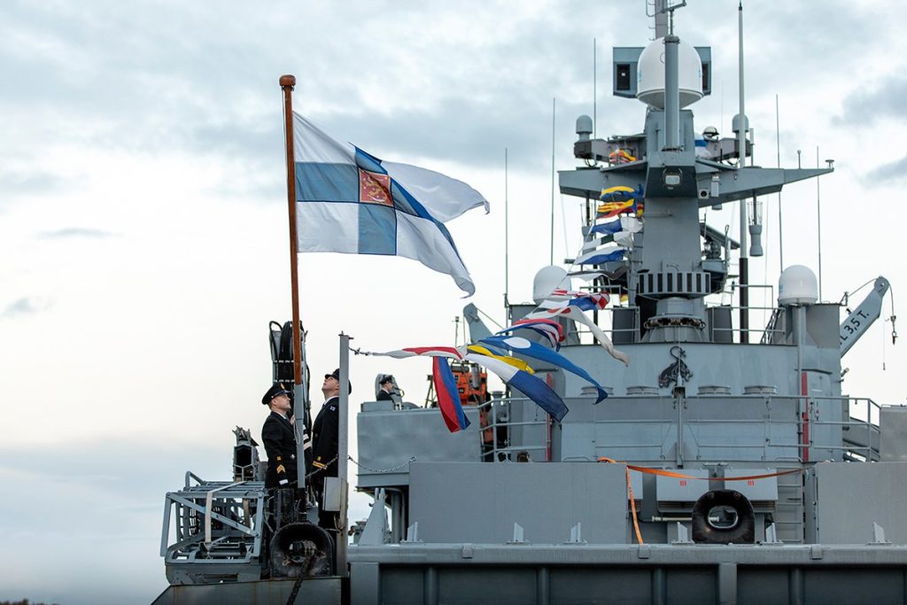 Finlandezii amplifică capacitățile de apărare prin înființarea unei unități NATO Ministerul finlandez al Apărării a anunțat luni, într-un comunicat oficial, crearea iminentă a unei unități de control și comandă a NATO în orașul Riihimäki, situat la aproximativ 70 de kilometri nord de capitala Helsinki
