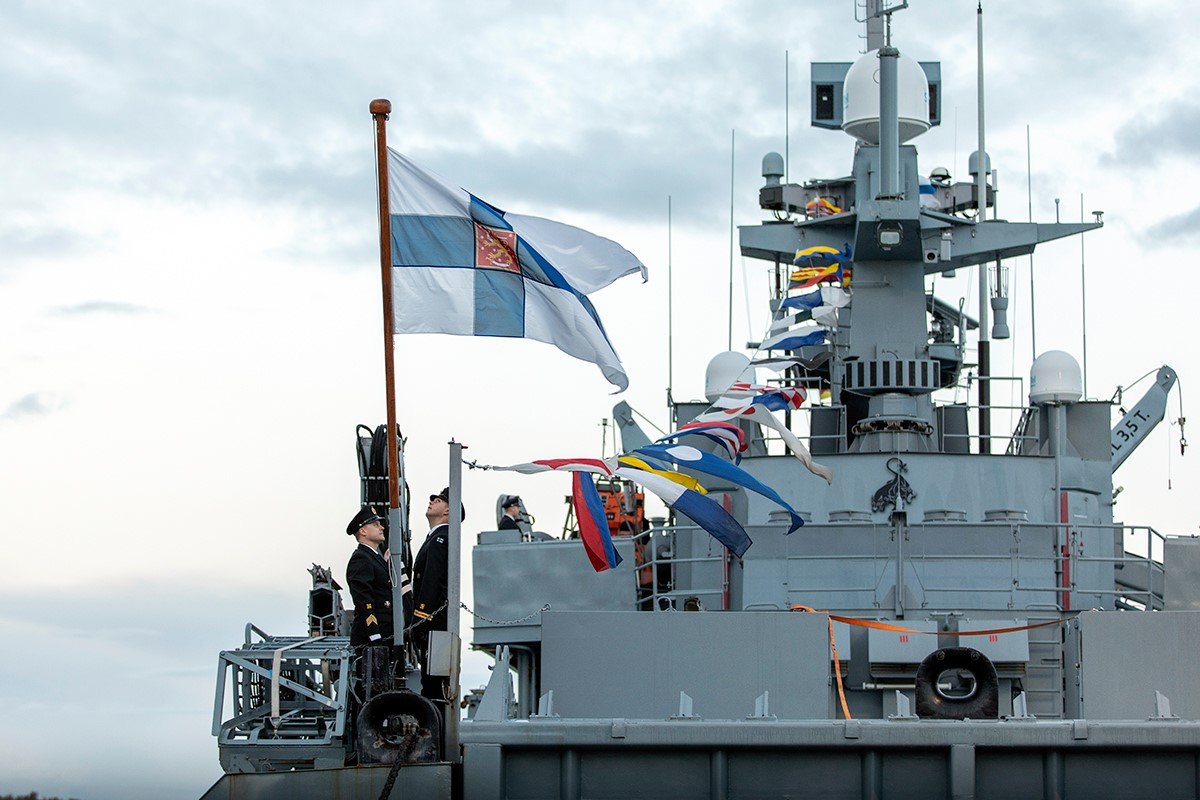 Finlandezii amplifică capacitățile de apărare prin înființarea unei unități NATO Ministerul finlandez al Apărării a anunțat luni, într-un comunicat oficial, crearea iminentă a unei unități de control și comandă a NATO în orașul Riihimäki, situat la aproximativ 70 de kilometri nord de capitala Helsinki