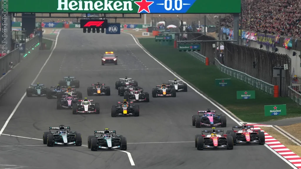 Hamilton, start fulminant în China: Aviere spectaculoasă în primul tur!