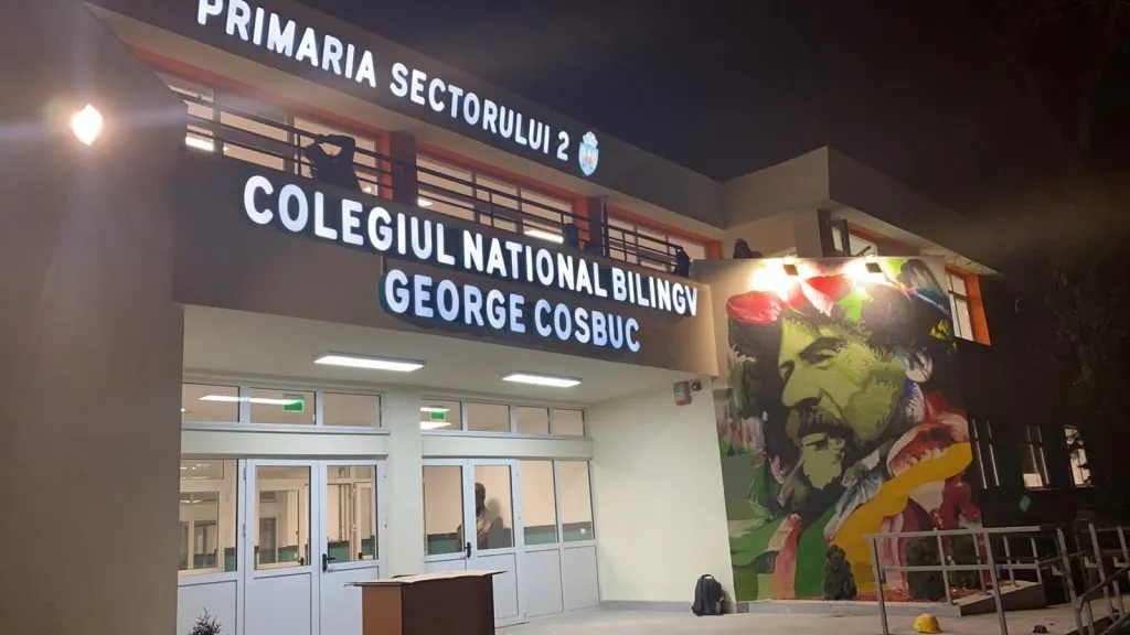 Profesor de la „George Coșbuc”, anchetat după acuzații de agresiune asupra unui elev Un profesor de istorie de la Colegiul Național Bilingv „George Coșbuc” din București este vizat de o anchetă, după ce vedeta TV Mara Bănică a afirmat public că acesta ar fi agresat fizic un elev