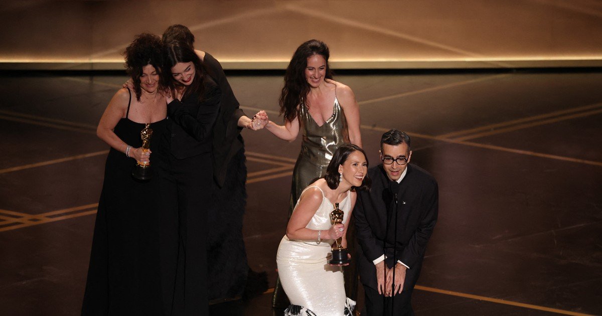 Oscaruri cu surprize: două filme primesc premiul pentru cel mai bun scurtmetraj În cadrul celei de-a 96-a ediții a premiilor Oscar, o surpriză majoră a venit din partea categoriei „cel mai bun scurtmetraj de ficțiune”