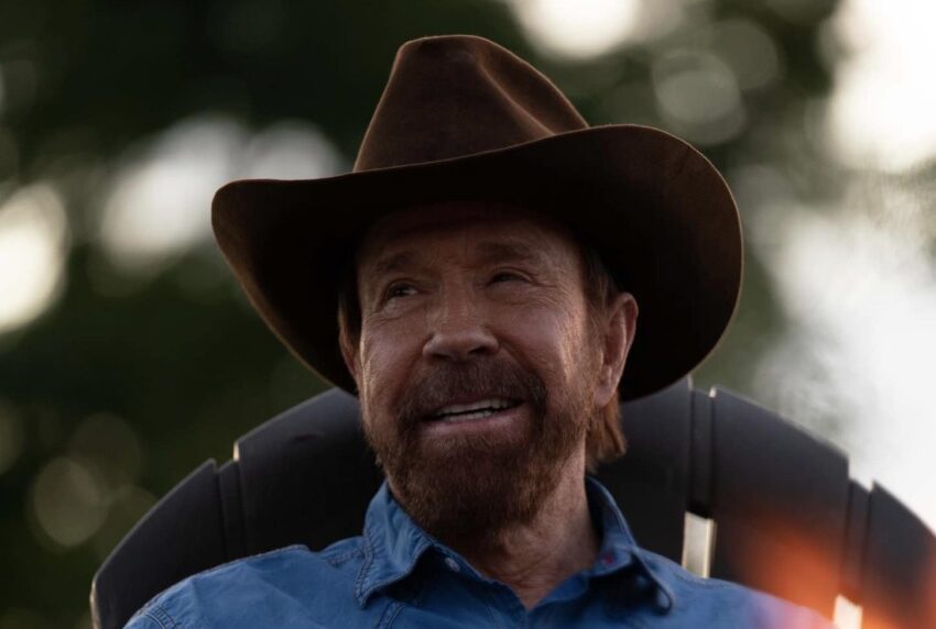 Chuck Norris, internat de urgență într-un spital din Hawaii Actorul american Chuck Norris, în vârstă de 83 de ani, a fost internat de urgență într-un spital din insula Kauai, Hawaii, conform informațiilor apărute în presa internațională