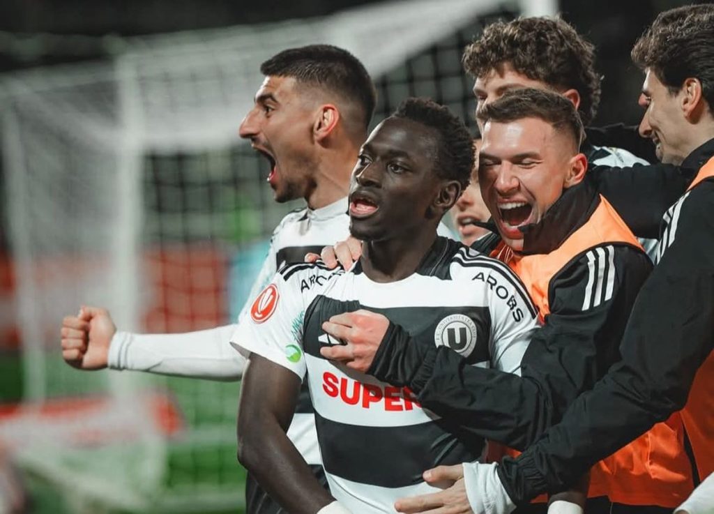 Bergodi avertizează: U Cluj se pregătește de un „război” cu FC Argeș Antrenorul echipei U Cluj, Cristiano Bergodi, a vorbit despre importanța menținerii concentrației jucătorilor, înaintea partidei cu FC Argeș