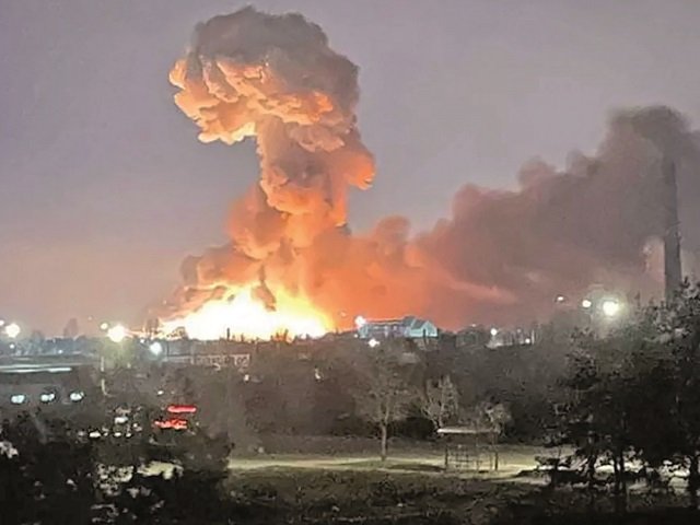 Iranul pe muchie de cuțit: Scuze diplomatice și amenințări militare Iranul se confruntă cu o criză de imagine notabilă, după ce liderii de la Teheran au adoptat o poziție duală care ridică semne de întrebare cu privire la direcția politică a țării
