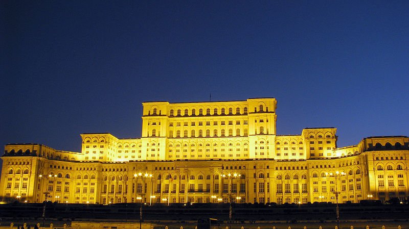 Palatul Parlamentului, iluminat în galben pentru a atrage atenția asupra endometriozei Fațada principală a Palatului Parlamentului va fi iluminată în culoarea galbenă marți, 31 martie, între orele 20:00 și 24:00