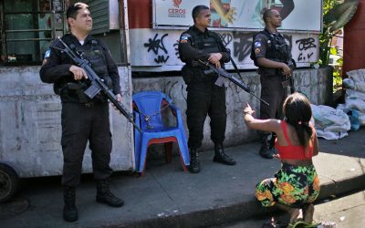 Opt morți într-o razie a poliției în favela Rio de Janeiro