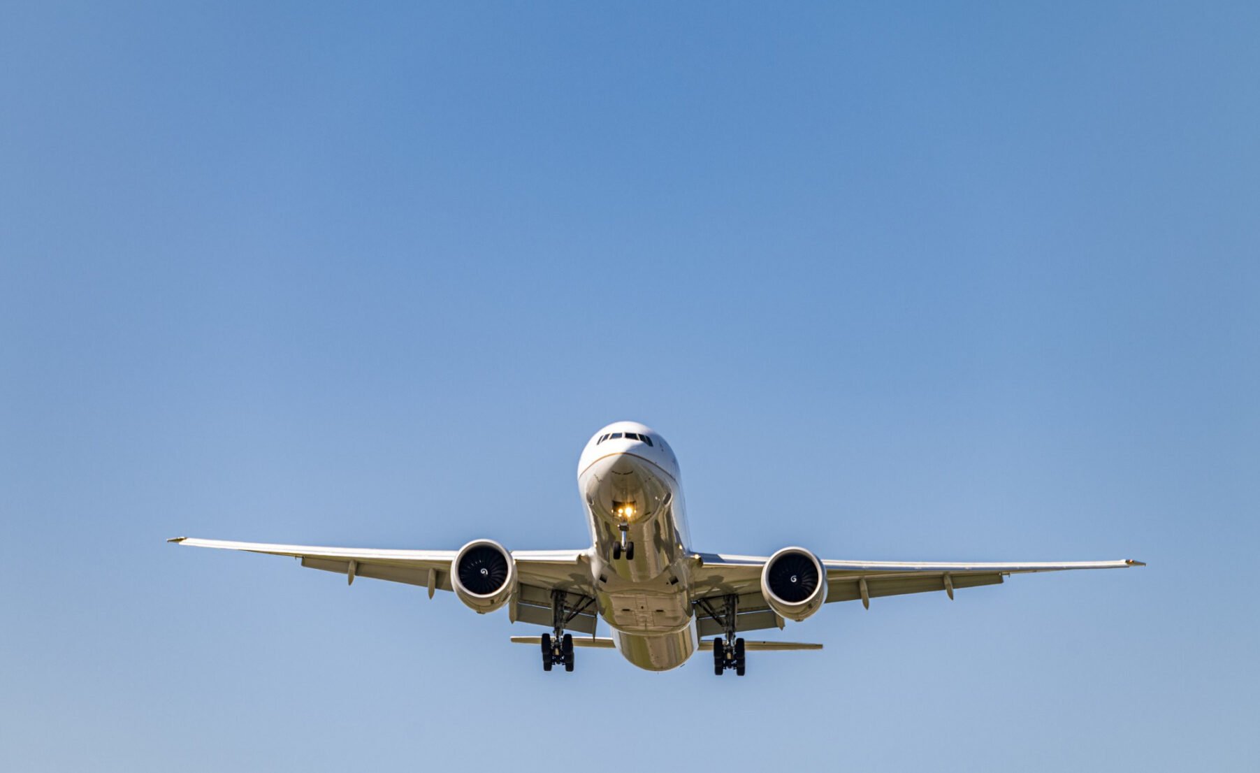 MAE: 172 de români, repatriați din israel prin egipt