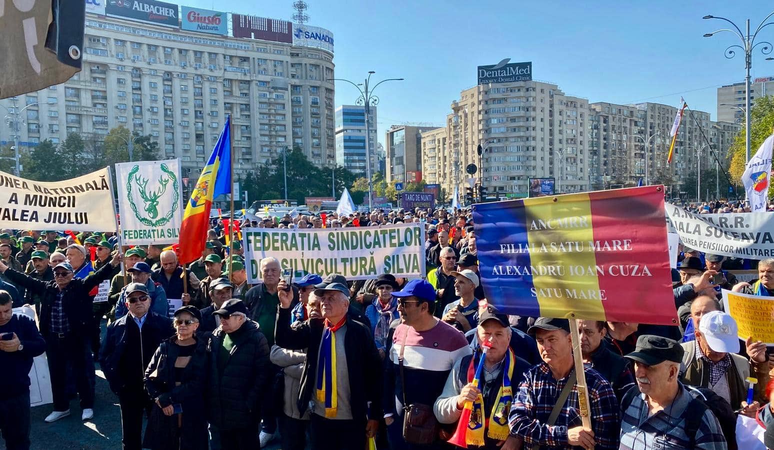 Bolojan respinge cererile minerilor de la Complexul Energetic Oltenia Premierul Ilie Bolojan s-a întâlnit marți cu reprezentanții minerilor de la Complexul Energetic Oltenia, veniți la guvern pentru a protesta