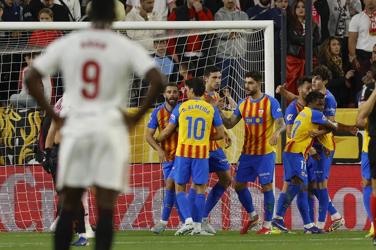 Valencia învinge Sevilla cu 2-0: Andaluzii, KO!