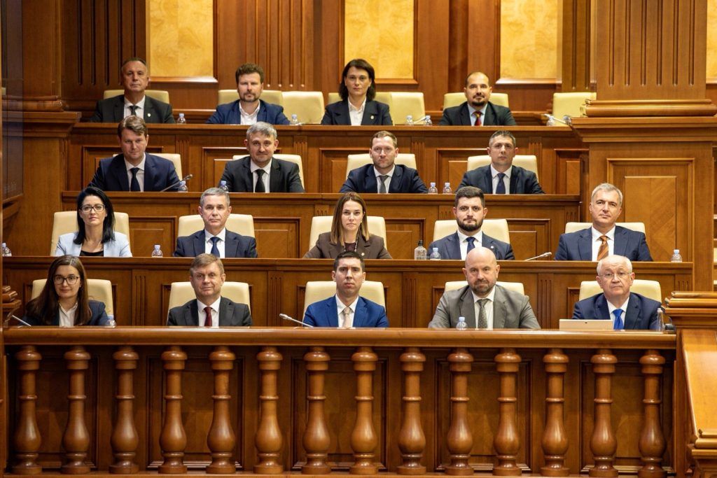 Republica Moldova solicită ajutorul UE după o nouă poluare a Nistrului Premierul Republicii Moldova, Alexandru Munteanu, a activat vineri Mecanismul de Protecție Civilă al Uniunii Europene, în urma depistării unui nou prag de poluare a râului Nistru cu substanțe petroliere