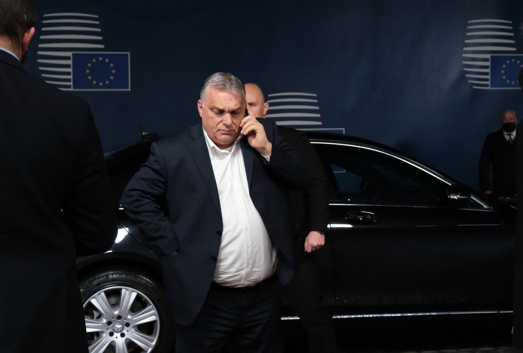 Orbán trece la blindat: Premierul ungar invocă amenințări din Ucraina Premierul Ungariei, Viktor Orbán, a înlocuit recent microbuzul său de serviciu cu un vehicul blindat
