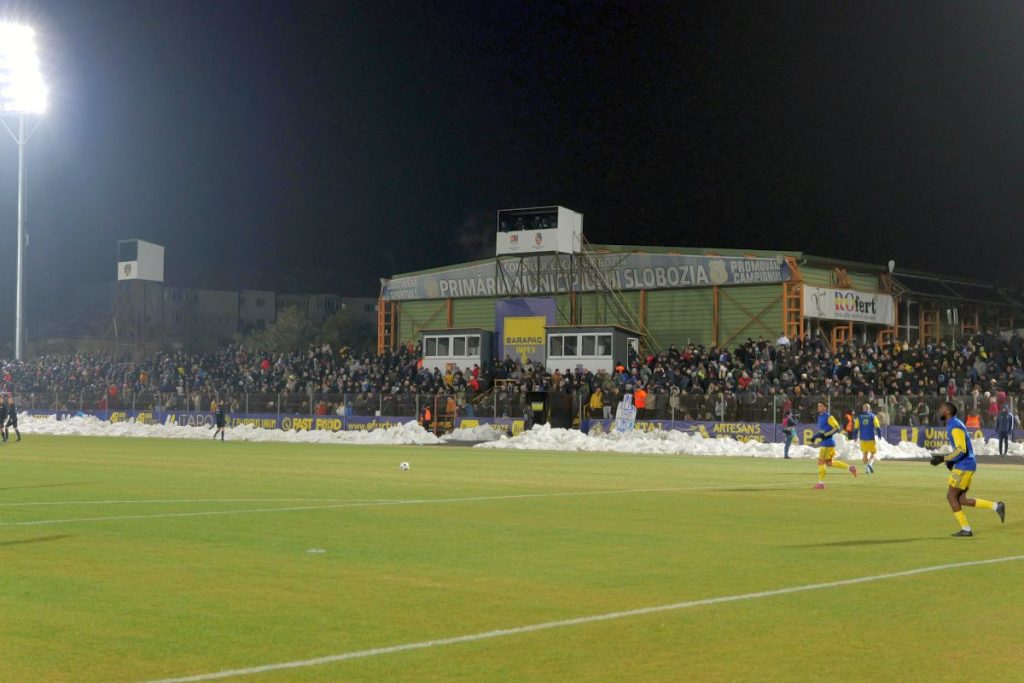 Unirea Slobozia și Rapid se duelează acum în ultima partidă a etapei a 29-a din Superliga, cu meciul transmis în direct de Prima Sport 1 și Digi Sport 1