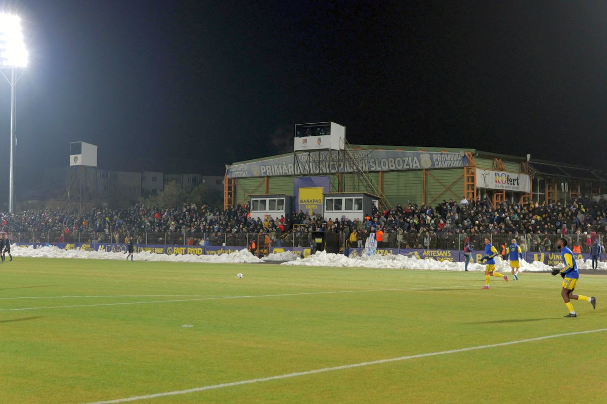 Unirea Slobozia și Rapid se duelează acum în ultima partidă a etapei a 29-a din Superliga, cu meciul transmis în direct de Prima Sport 1 și Digi Sport 1
