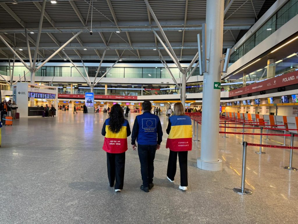 Zboruri de evacuare din Oman, finanțate de Uniunea Europeană, au adus acasă sute de cetățeni Două zboruri de evacuare din Oman, care au transportat peste 350 de cetățeni, au aterizat luni dimineață pe Aeroportul Otopeni