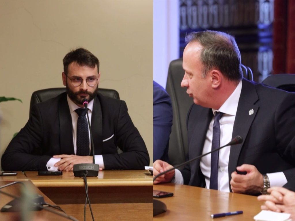Deputat USR, sesizare la CNCD împotriva lui Adrian Câciu Deputatul USR Iulian Lorincz a depus o sesizare la Consiliul Național pentru Combaterea Discriminării (CNCD) împotriva deputatului PSD Adrian Câciu, ca urmare a unor declarații considerate discriminatorii, formulate în cadrul ședinței de miercuri a Comisiei pentru politică externă a Camerei Deputaților