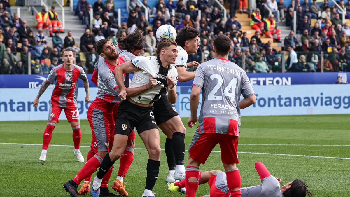 Parma vrea să se distanțeze de zona retrogradării, Cremonese are debutant pe bancă și vrea victoria Un meci crucial se joacă în Italia